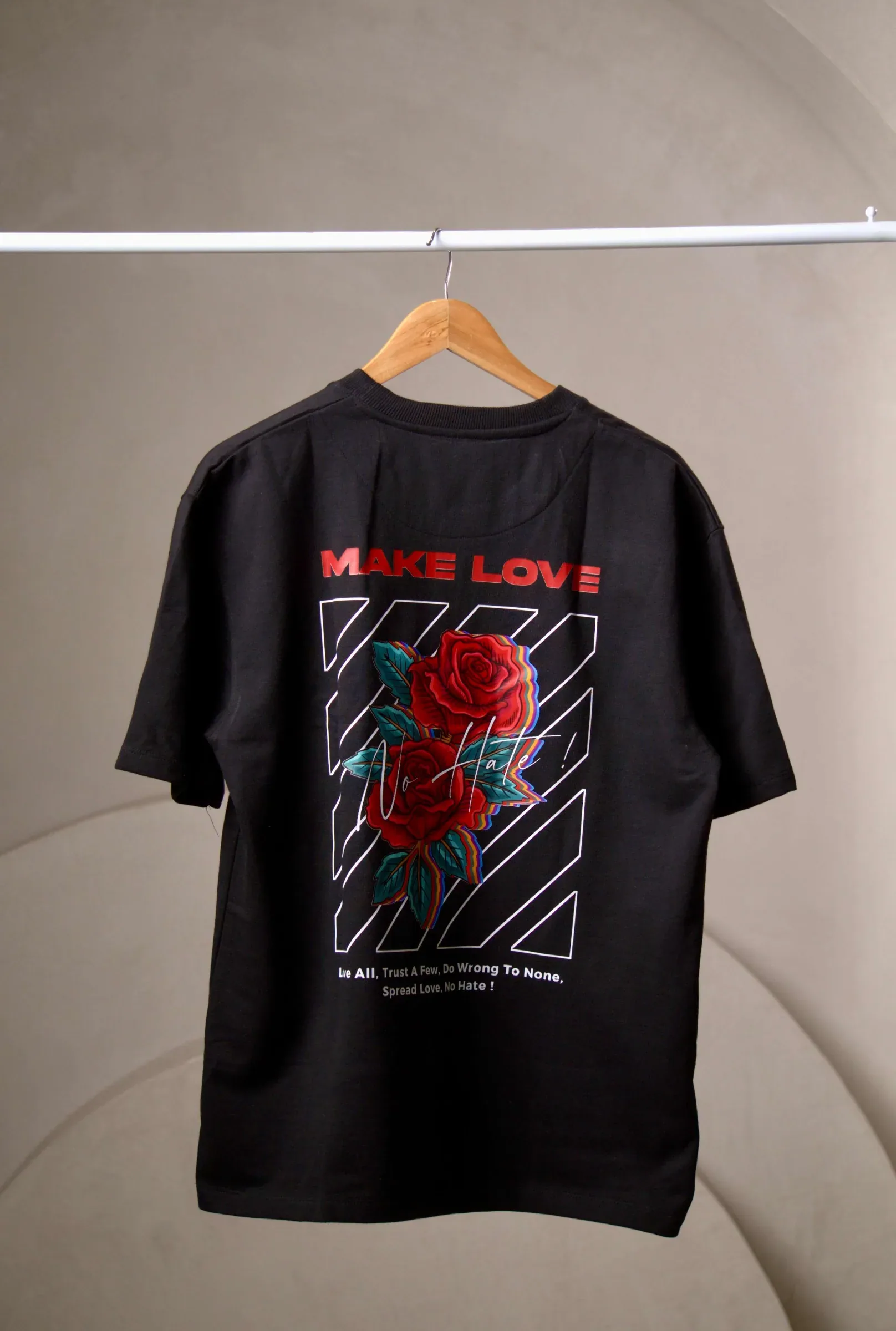LOG Make Love T-shirt – black